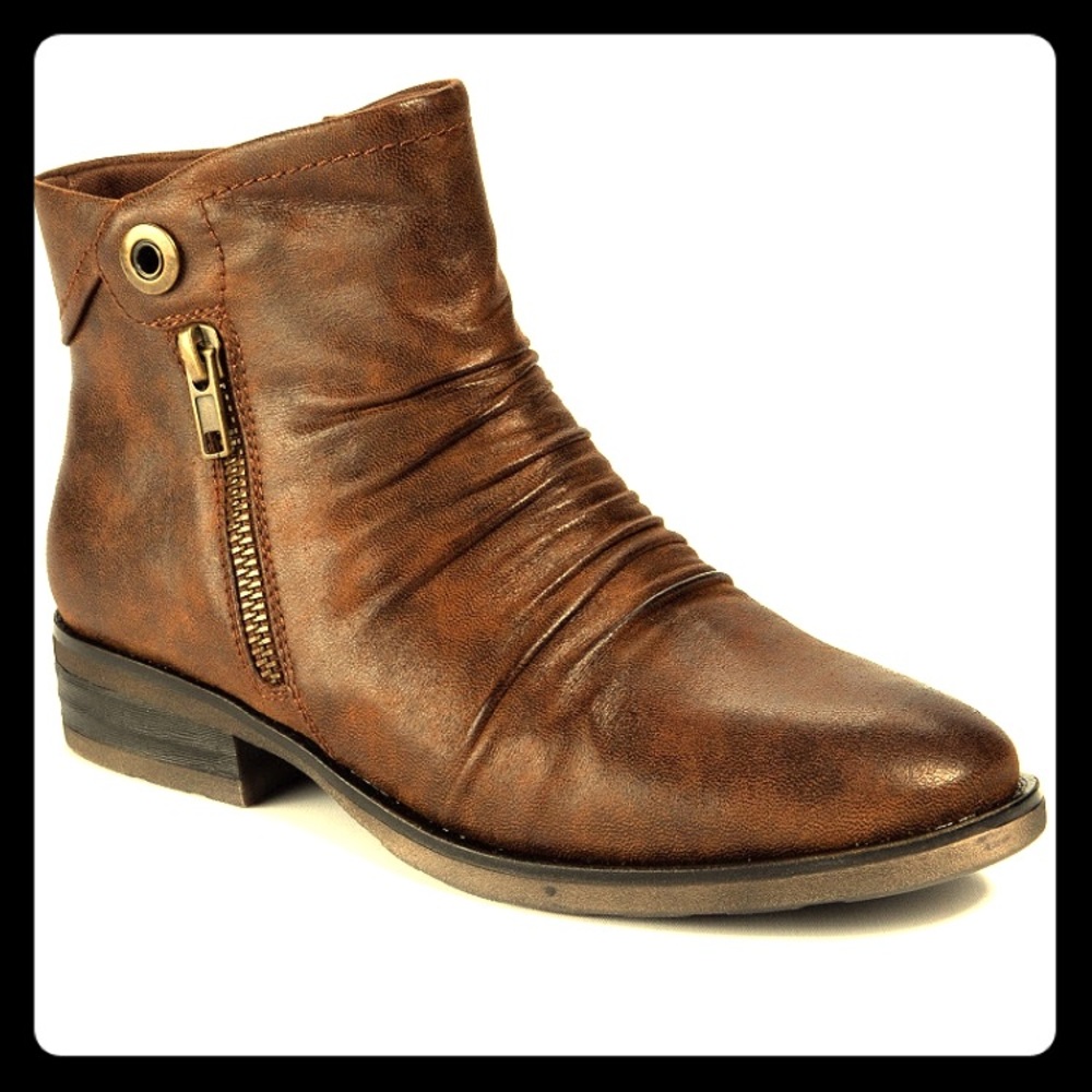 NEW!!! BareTraps ankle boots